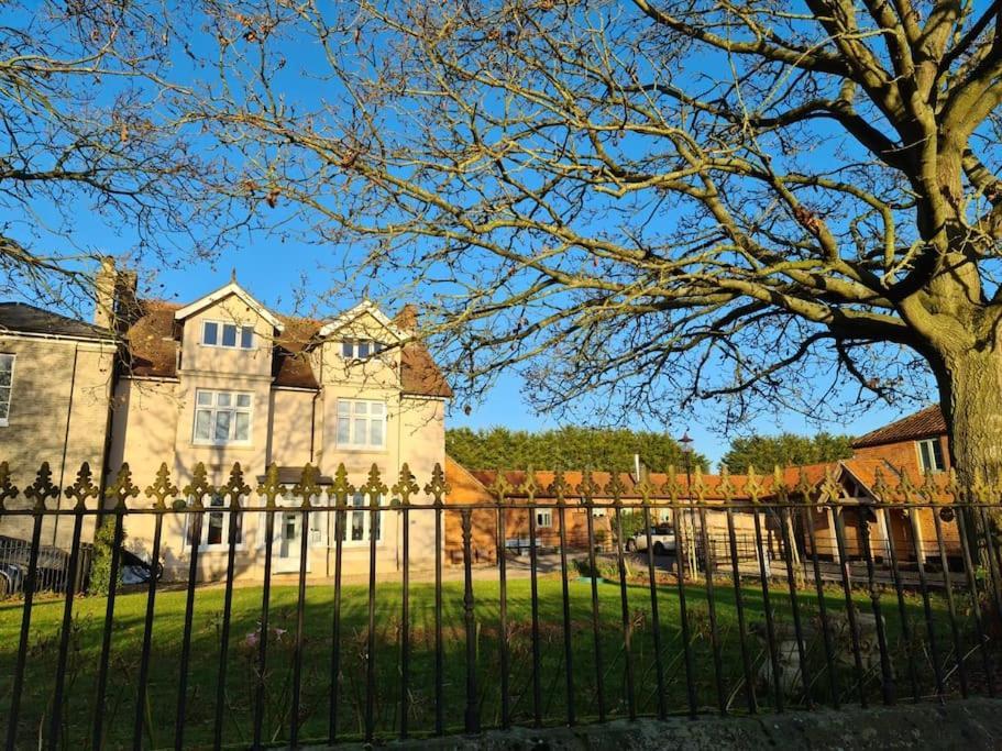 Stylish Georgian Apartment In An Ideal Location ノース・ウォルシャム エクステリア 写真